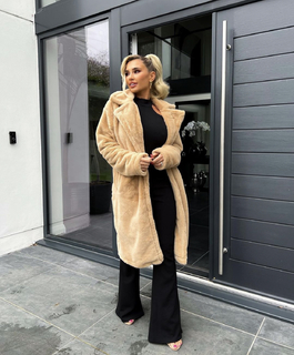 Billie Faiers feet photo thumbnail