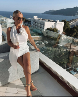Billie Faiers feet photo thumbnail