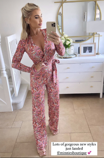 Billie Faiers feet photo thumbnail