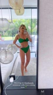 Billie Faiers feet photo thumbnail