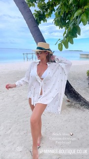 Billie Faiers feet photo thumbnail