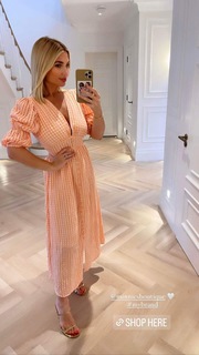 Billie Faiers feet photo thumbnail