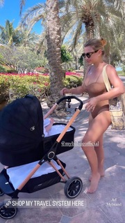 Billie Faiers feet photo thumbnail
