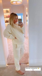 Billie Faiers feet photo thumbnail