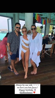 Billie Faiers feet photo thumbnail