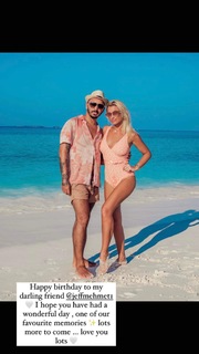 Billie Faiers feet photo thumbnail