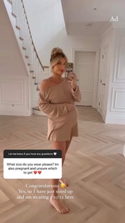 Billie Faiers feet photo thumbnail