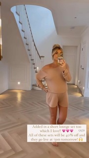 Billie Faiers feet photo thumbnail