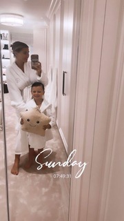 Billie Faiers feet photo thumbnail