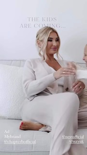 Billie Faiers feet photo thumbnail