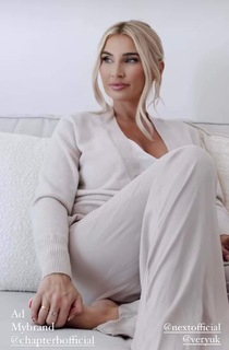 Billie Faiers feet photo thumbnail