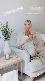 Billie Faiers feet photo thumbnail