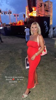 Billie Faiers feet photo thumbnail