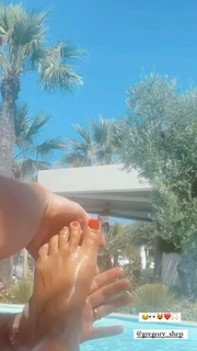 Billie Faiers feet photo thumbnail