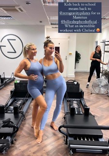 Billie Faiers feet photo thumbnail