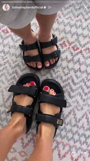 Billie Faiers feet photo thumbnail