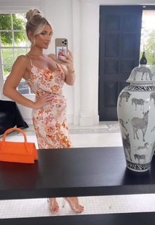 Billie Faiers feet photo thumbnail