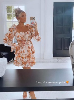 Billie Faiers feet photo thumbnail