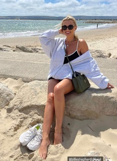 Billie Faiers feet photo thumbnail