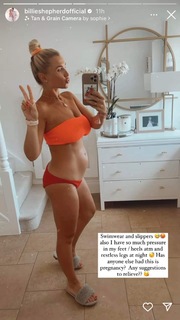 Billie Faiers feet photo thumbnail