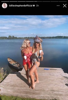 Billie Faiers feet photo thumbnail