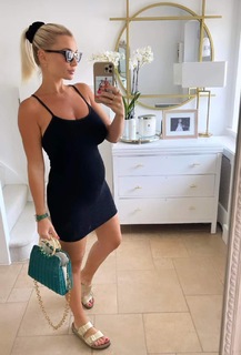 Billie Faiers feet photo thumbnail