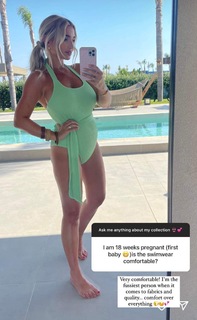 Billie Faiers feet photo thumbnail