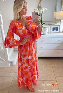 Billie Faiers feet photo thumbnail