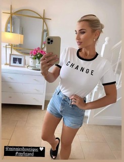 Billie Faiers feet photo thumbnail