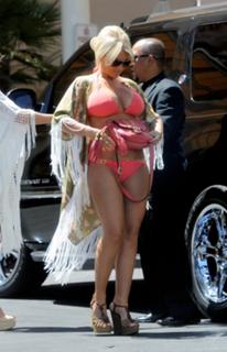 Billie Faiers feet photo thumbnail