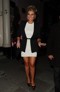 Billie Faiers feet photo thumbnail