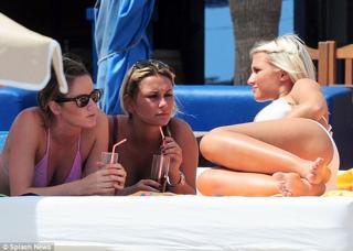 Billie Faiers feet photo thumbnail