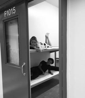 Billie Lourd feet photo thumbnail