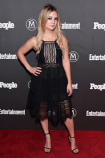 Billie Lourd feet photo thumbnail
