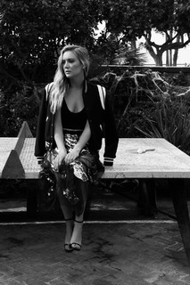 Billie Lourd feet photo thumbnail
