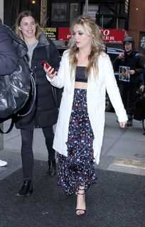 Billie Lourd feet photo thumbnail