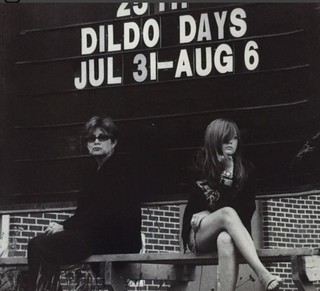 Billie Lourd feet photo thumbnail