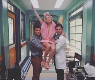 Billie Lourd feet photo thumbnail