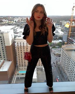 Billie Lourd feet photo thumbnail