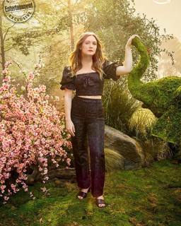 Billie Lourd feet photo thumbnail