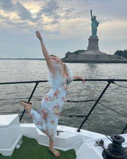 Billie Lourd feet photo thumbnail