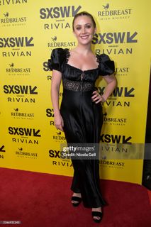 Billie Lourd feet photo 18