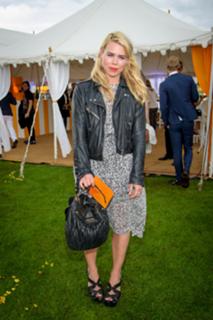 Billie Piper feet photo thumbnail