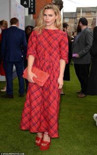 Billie Piper feet photo thumbnail