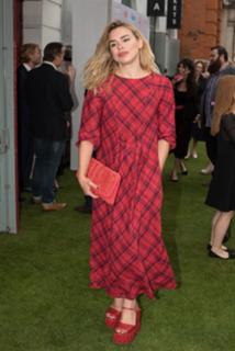 Billie Piper feet photo thumbnail
