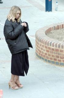 Billie Piper feet photo thumbnail