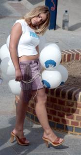 Billie Piper feet photo thumbnail