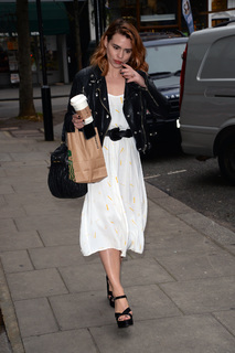Billie Piper feet photo thumbnail