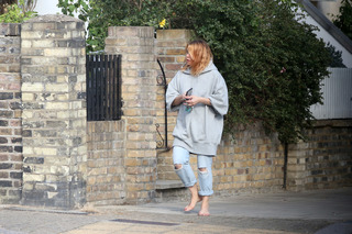 Billie Piper feet photo thumbnail