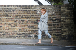 Billie Piper feet photo thumbnail